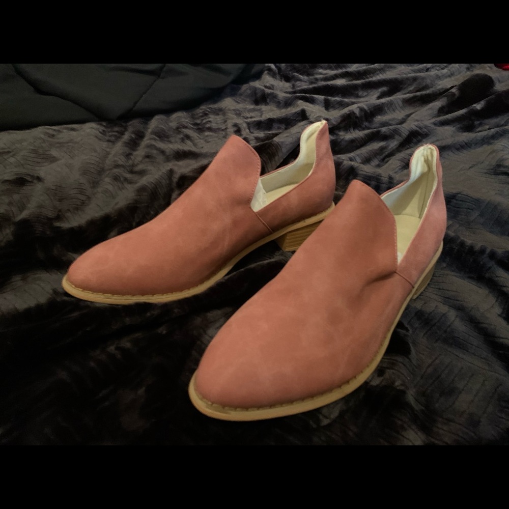 Women’s shoes size 8